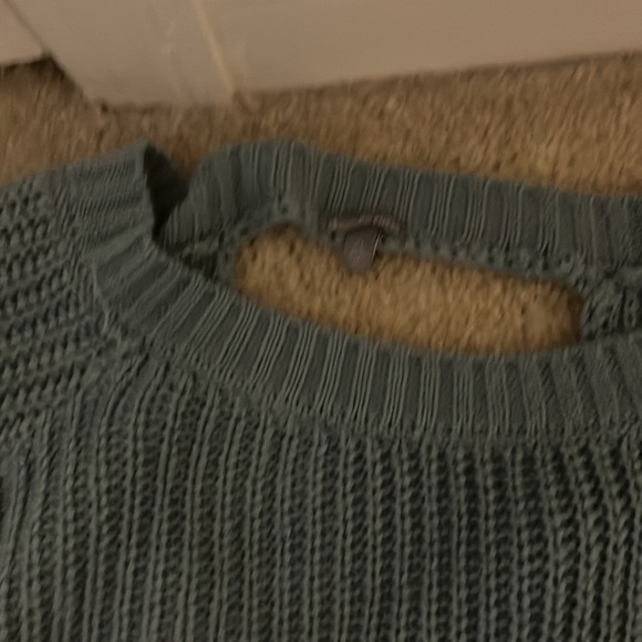 Blue sweater with slightly open back - Picture 2 of 4